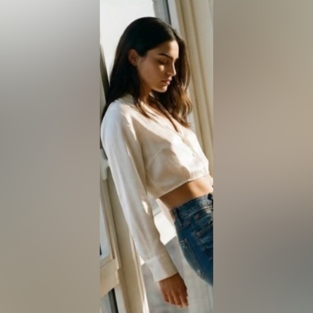 Isalis Silky Cream Cropped Button-Front Blouse